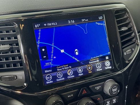 Used 2021 Jeep Grand Cherokee Laredo X image 26