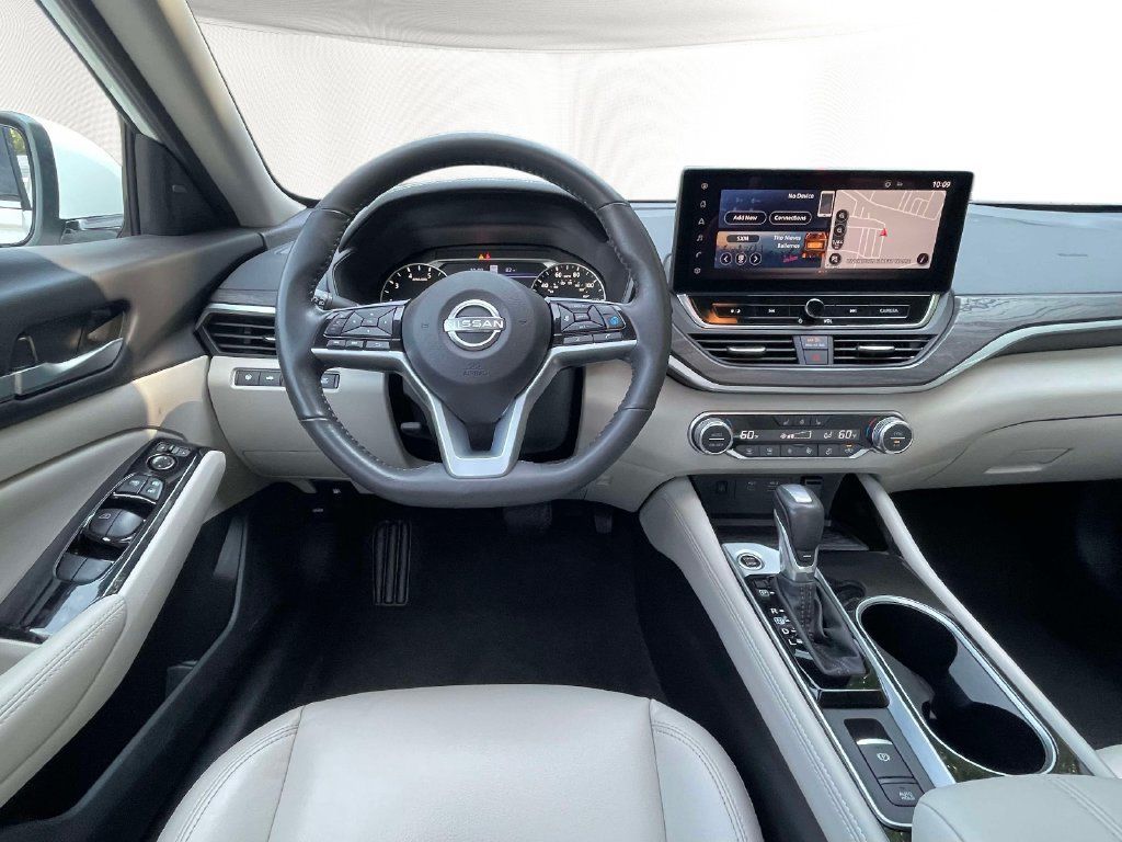 Used 2025 Nissan Altima 2.5 SL FWD image 13