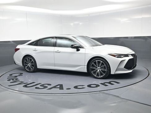 Used 2022 Toyota Avalon Touring w/ Advanced Safety Package image 2