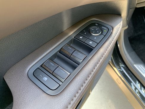 Used 2026 Lexus RX 450h AWD w/ Convenience Package image 15