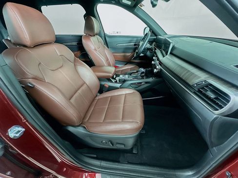 Certified 2024 Kia Telluride EX w/ EX Captain's Chair Package AWD/4WD image 7