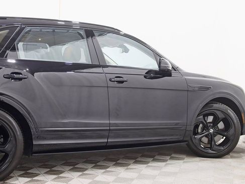 Used 2024 Bentley Bentayga Plug-In Hybrid image 12