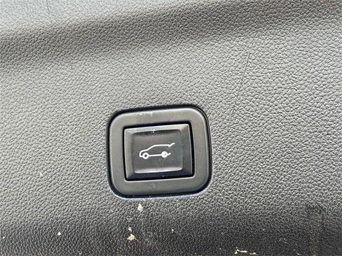 Used 2021 GMC Yukon SLT w/ SLT Premium Package image 13