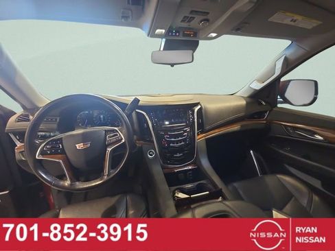 Used 2019 Cadillac Escalade Luxury w/ Escalade Sport Edition image 10