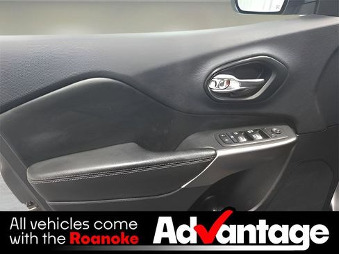 Used 2019 Jeep Cherokee Latitude Plus w/ Comfort/Convenience Group image 24