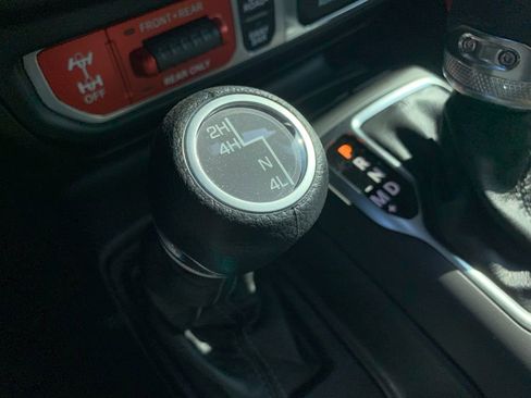 New 2025 Jeep Gladiator Rubicon w/ Technology Group image 24