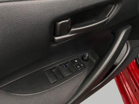 Used 2022 Toyota Corolla LE FWD image 28