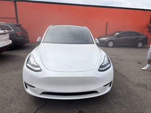 Used 2020 Tesla Model Y Long Range image 1