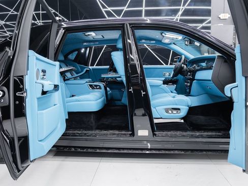 Used 2025 Rolls-Royce Phantom Sedan image 34