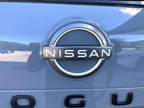 Certified 2023 Nissan Rogue SV w/ SV Premium B Package AWD/4WD image 31
