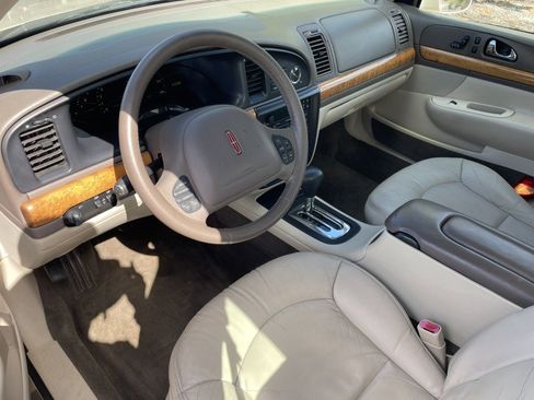 Used 1999 Lincoln Continental image 10