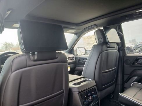 New 2026 GMC Yukon AT4 Ultimate w/ LPO, Illumination Package image 12