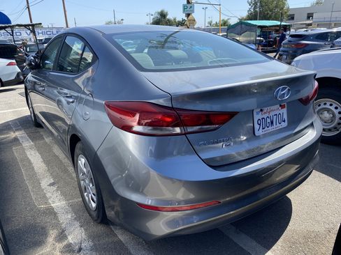 Used 2018 Hyundai Elantra SE FWD image 8