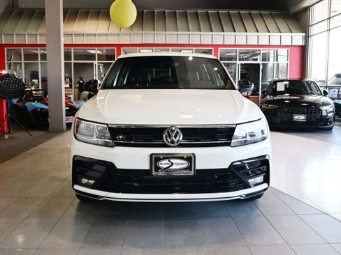 Used 2021 Volkswagen Tiguan SE R-Line image 2