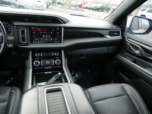 Used 2021 GMC Yukon XL Denali w/ Denali Ultimate Package AWD/4WD image 16