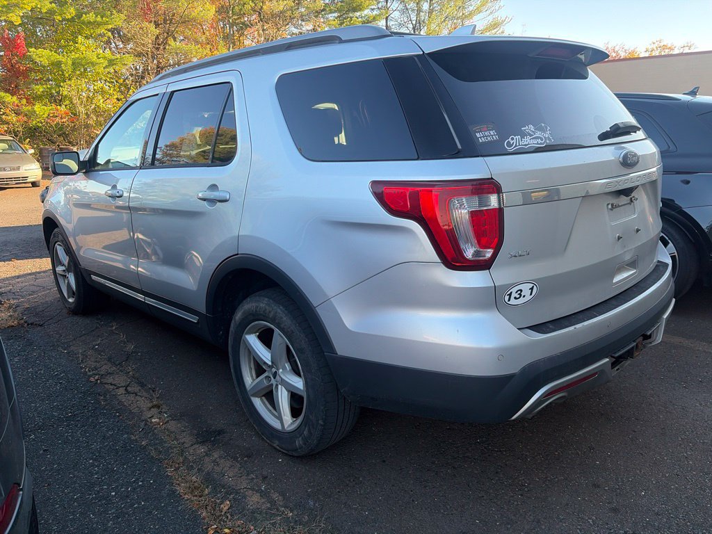 Used 2017 Ford Explorer XLT AWD/4WD image 4