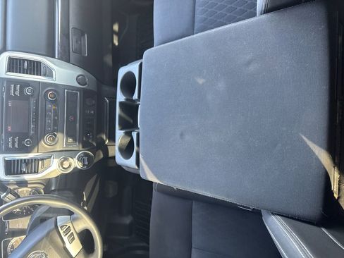 Used 2018 Nissan Titan SV AWD/4WD image 28