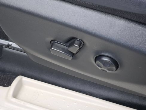 Used 2024 Chrysler Pacifica Limited FWD image 26
