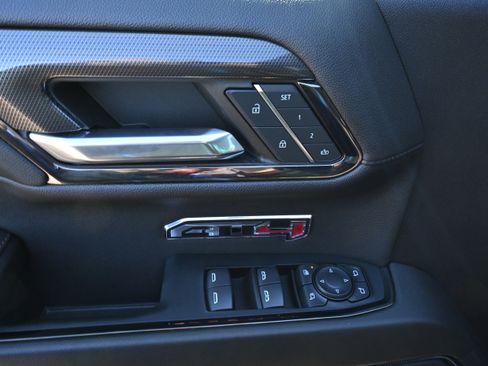 Used 2024 GMC Sierra 1500 AT4 w/ Technology Package image 17