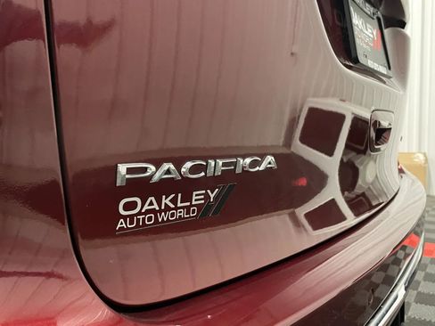 Used 2019 Chrysler Pacifica Limited w/ Tire & Wheel Group image 14