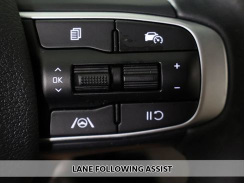 Used 2024 Kia Sportage EX FWD image 4
