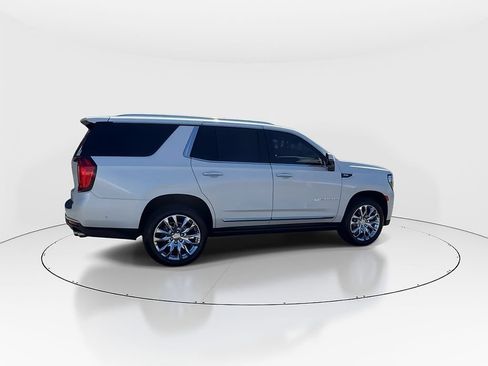 Used 2024 GMC Yukon Denali w/ Advanced Technology Package AWD/4WD image 4