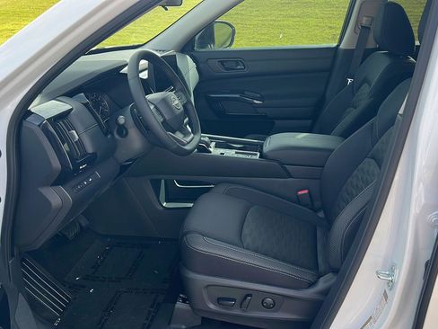 New 2026 Nissan Pathfinder SV FWD image 10