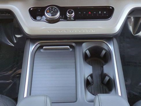 New 2026 Ford Expedition Active image 19