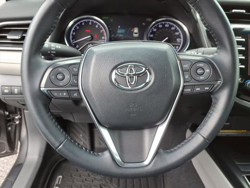 Used 2020 Toyota Camry XLE w/ Navigation Package image 18
