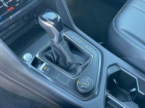 Used 2022 Volkswagen Tiguan SE R-Line image 22