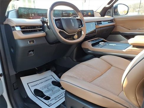 Used 2025 Lincoln Navigator Black Label image 16