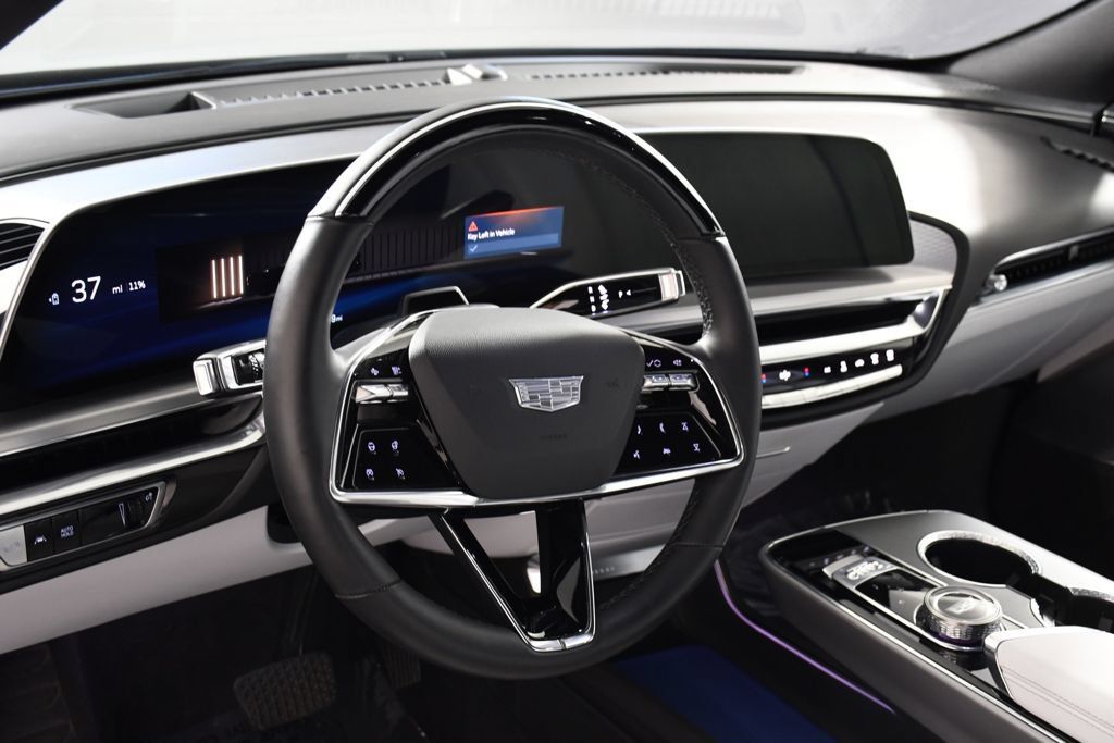 Used 2024 Cadillac Lyriq Luxury RWD image 13