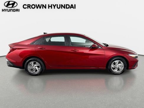 Certified 2026 Hyundai Elantra SE FWD image 4