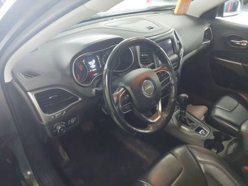Used 2019 Jeep Cherokee Latitude Plus w/ Cold Weather Group AWD/4WD image 5