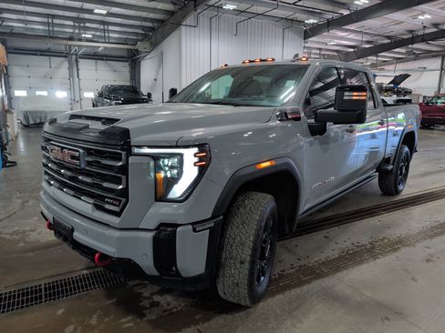 Used 2025 GMC Sierra 2500 AT4 w/ AT4 Premium Plus Package AWD/4WD image 6