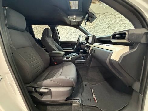 Used 2024 Toyota Tacoma TRD Off-Road image 9