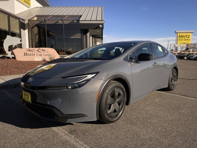 Used 2025 Toyota Prius LE FWD image 12