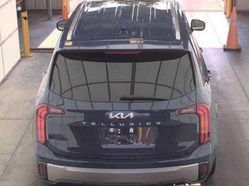 Used 2025 Kia Telluride S FWD image 5