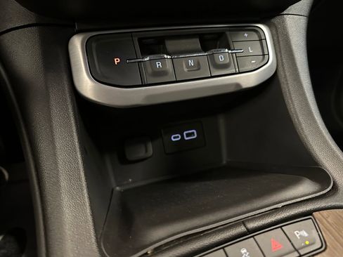 Used 2022 GMC Acadia SLE w/ Driver Convenience Package AWD/4WD image 16