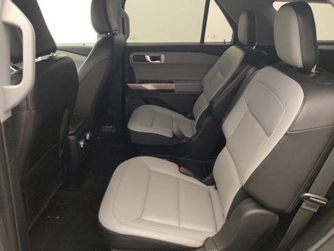 Used 2021 Ford Explorer XLT w/ Equipment Group 202A image 18