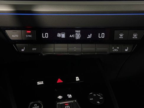 Used 2024 Audi Q4 e-tron Premium Plus AWD/4WD image 20