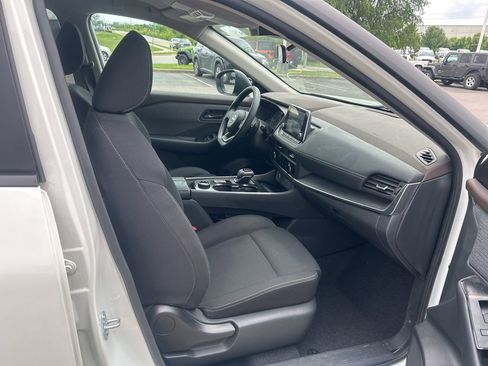 Used 2023 Nissan Rogue S AWD/4WD image 15
