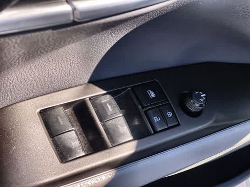 Used 2023 Toyota Camry SE image 30