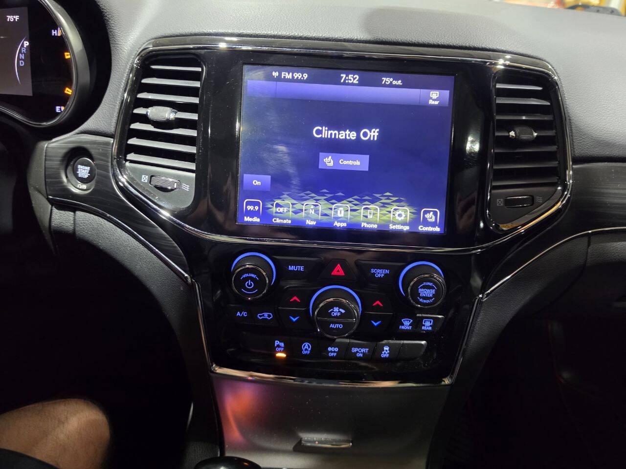 Used 2020 Jeep Grand Cherokee Limited w/ Luxury Group II AWD/4WD image 38