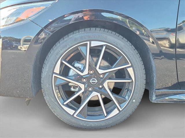 Used 2025 Nissan Sentra SR FWD image 23