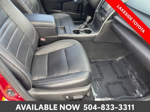 Used 2017 Toyota Camry XLE w/ Moonroof Package FWD image 16
