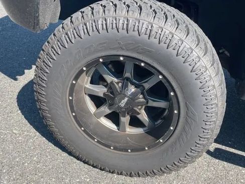 Used 2018 GMC Sierra 1500 SLT w/ All Terrain X Package AWD/4WD image 18