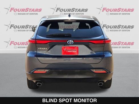 Used 2023 Toyota Venza LE AWD/4WD image 5