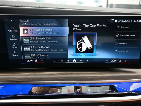 Used 2025 BMW 740i xDrive image 28