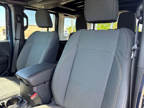 Used 2025 Jeep Wrangler Sahara w/ Safety Group image 13